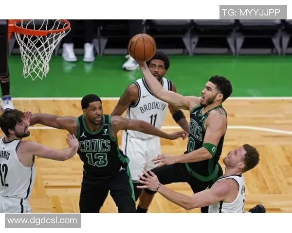 中超热刺逆转波尔图争议判罚引发全场热议与惊喜瞬间