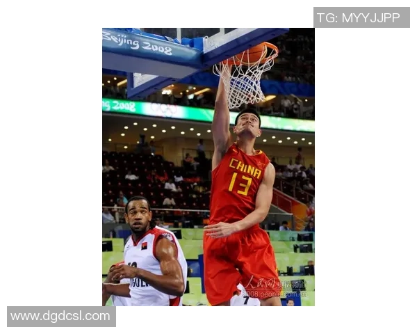 姚明的卡片背后故事揭示了篮球巨星的成长与奋斗历程