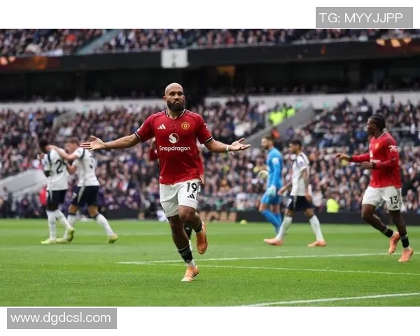 英超惊现冷门曼城热刺战成平局乌龙球引发全场狂欢