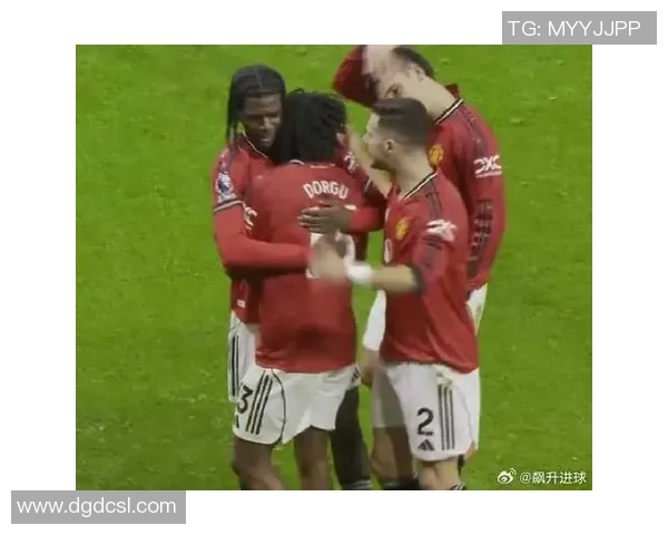 里昂大胜曼联五球狂潮红牌事件引发全场热议