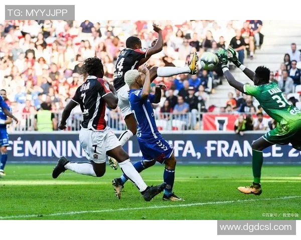 英超激战皇马狂胜巴黎圣日耳曼6比2乌龙球瞬间点燃全场激情集锦回顾 英超激战皇马狂胜巴黎圣日耳曼6比2乌龙球瞬间点燃全场激情集锦回顾